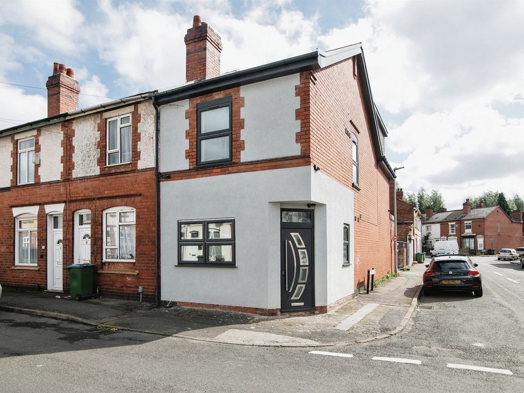 7 bed end terrace house for sale in Hayes Street, West Bromwich B70, £350,000