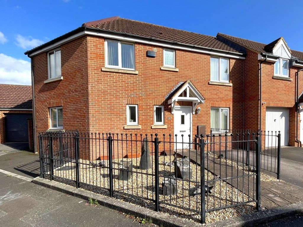 3 bed semi-detached house for sale in Siskin Close, Portishead, Bristol BS20, £395,000