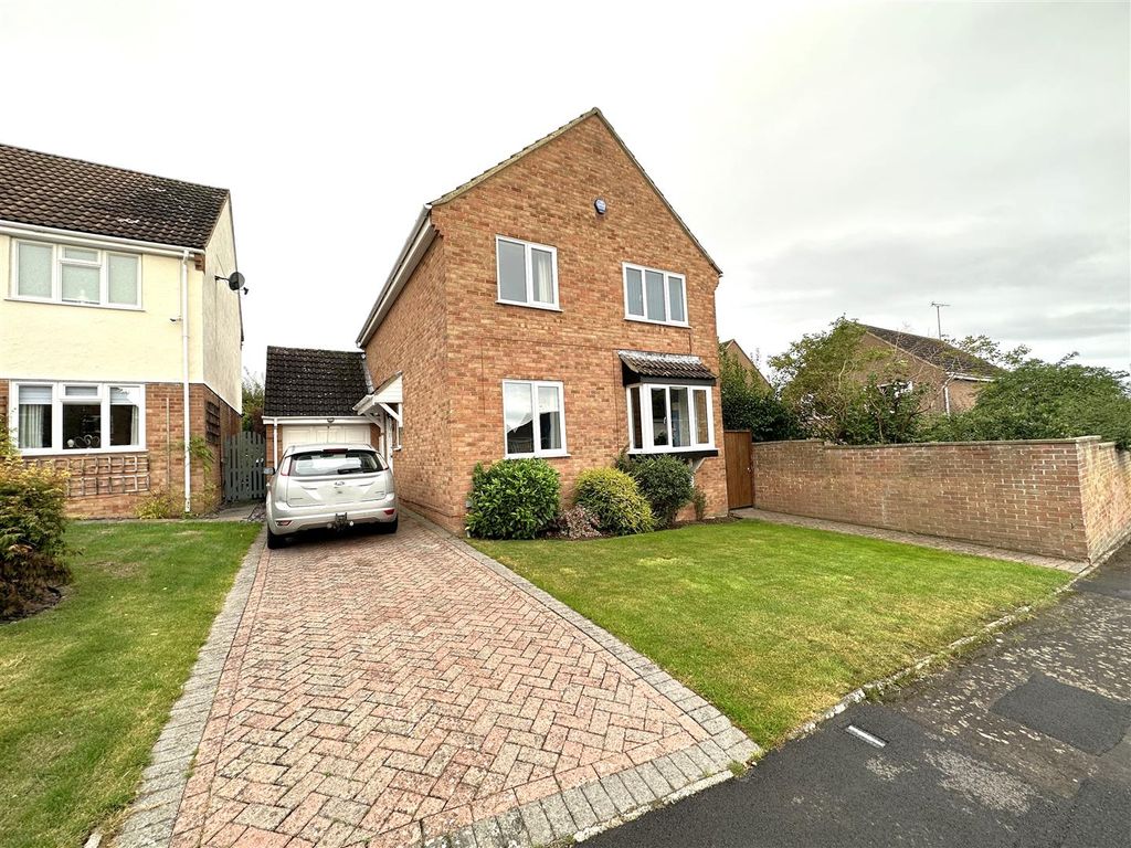 4 bed detached house for sale in Barn Ground, Highnam, Gloucester GL2, £360,000