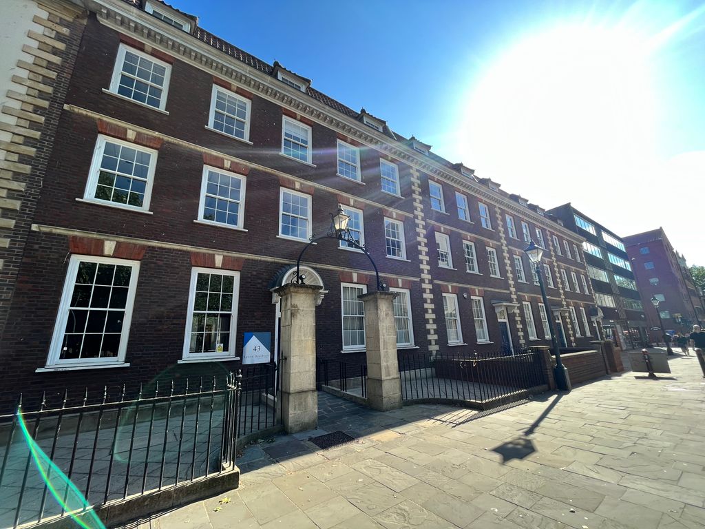 Office to let in 43 Queen Square, Queen Square, Bristol BS1, £56,143 pa