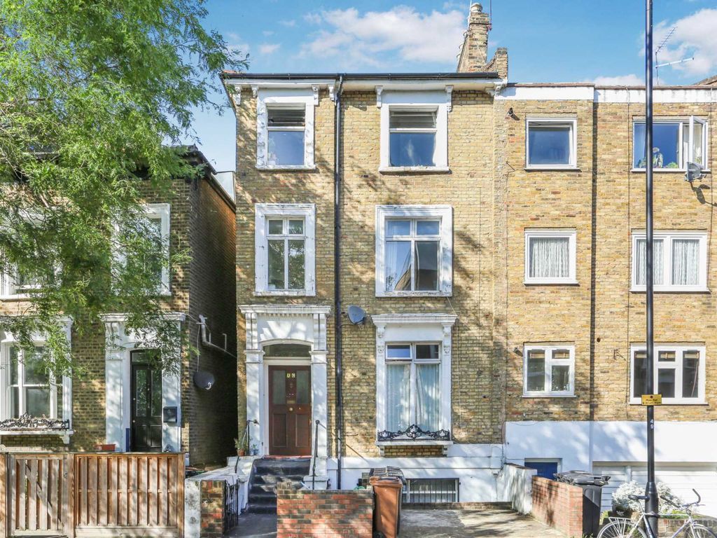 1 bed flat for sale in Richmond Road, Hackney, London E8, £490,000