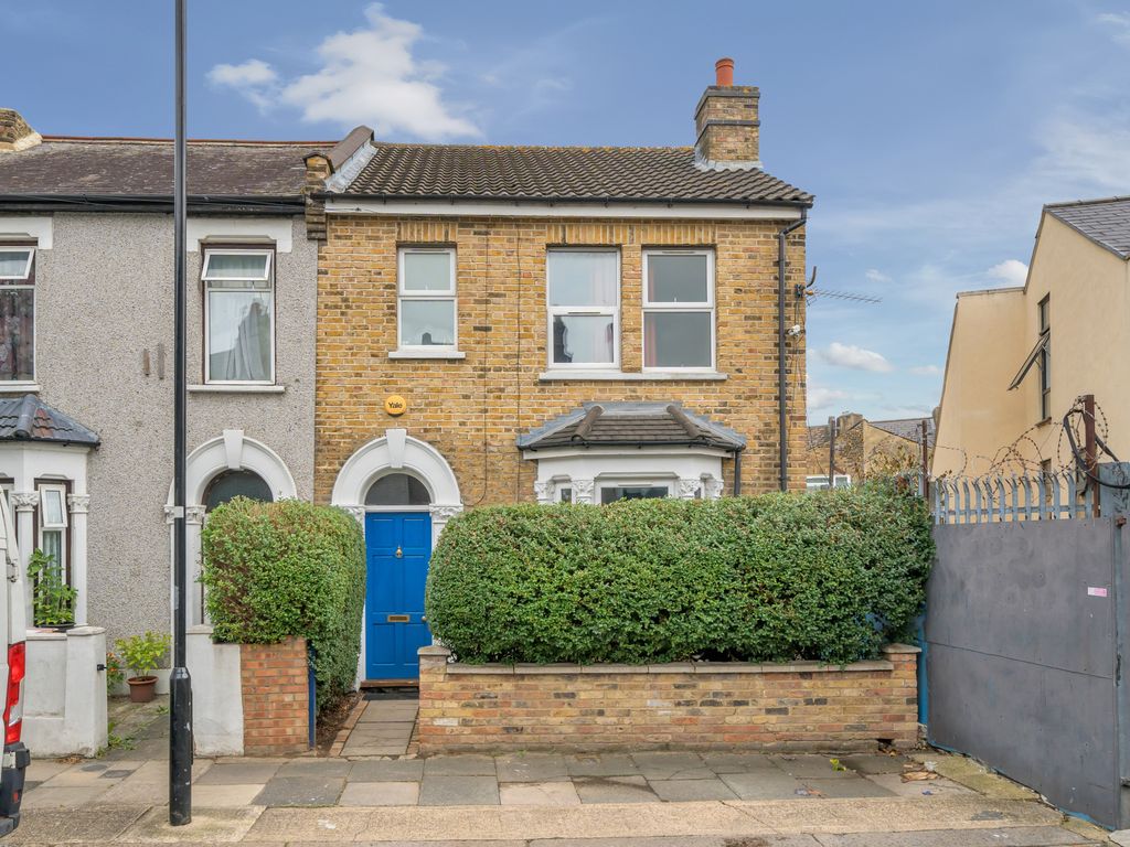 3 bed end terrace house for sale in Eighth Avenue, Manor Park, London E12, £550,000