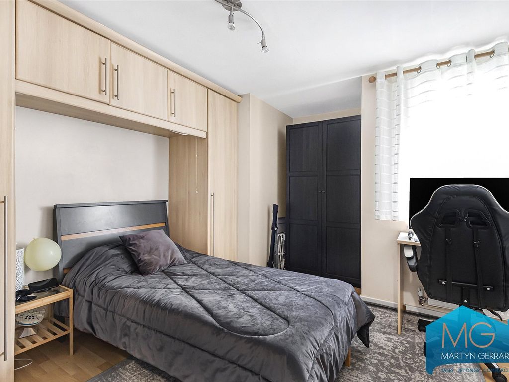 2 bed flat for sale in Gilson Place, Muswell Hill N10, £385,000