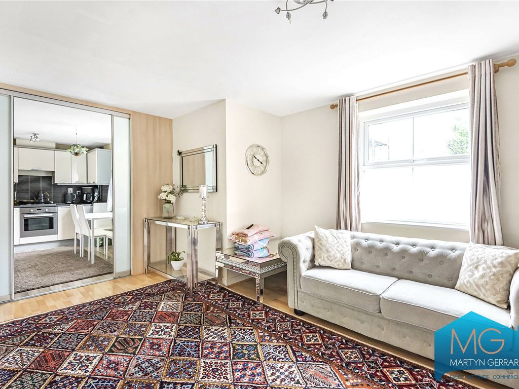 2 bed flat for sale in Gilson Place, Muswell Hill N10, £385,000