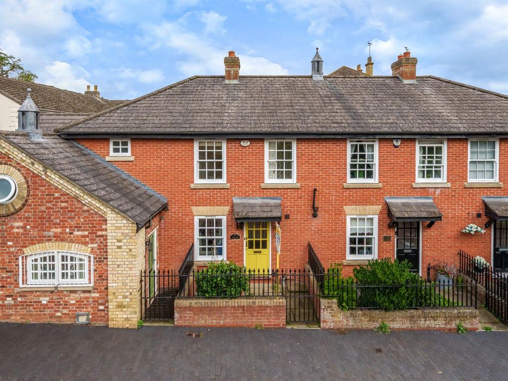 2 bed mews house for sale in Swan Street, West Malling ME19, £350,000