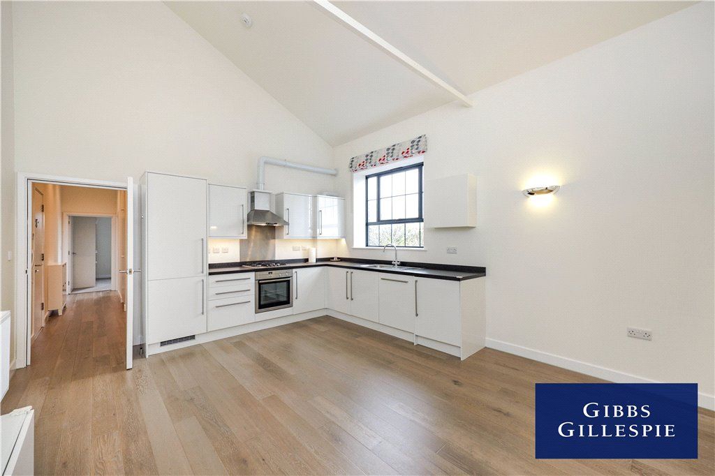 2 bed flat for sale in Chalfont Station Road, Amersham, Buckinghamshire HP7, £340,000