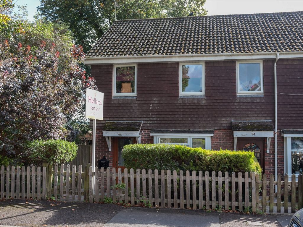 2 bed end terrace house for sale in Dickenson Walk, Alresford SO24, £375,000