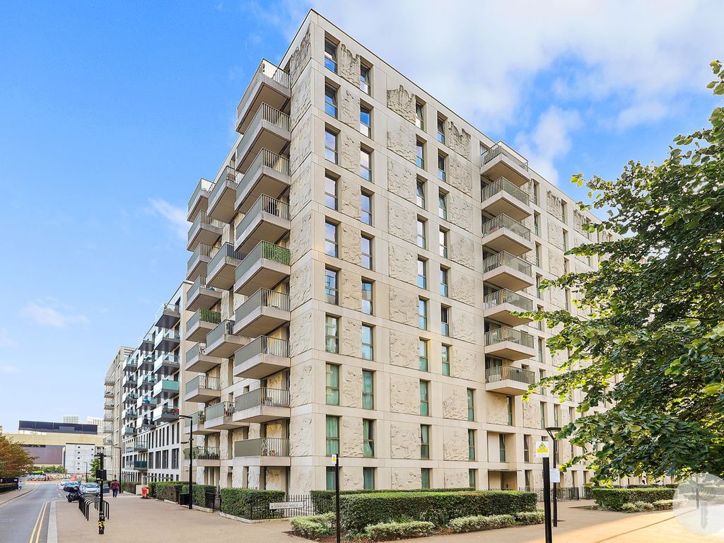 2 bed flat for sale in Cavesson House, Stratford E20, £460,000