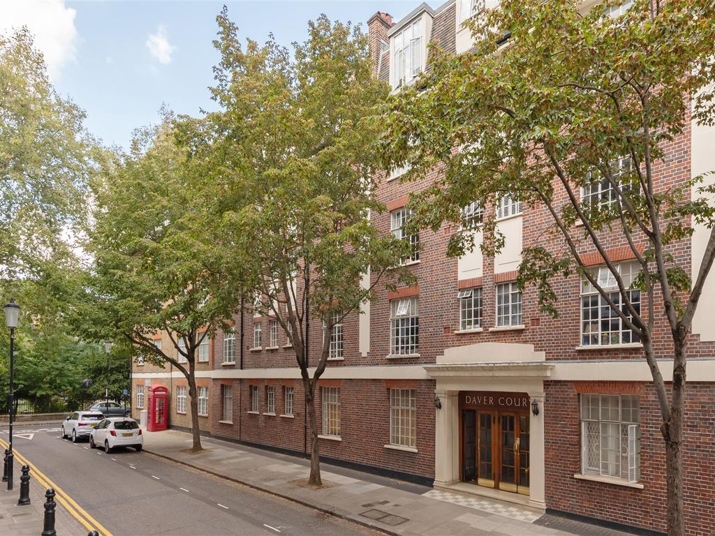 1 bed flat for sale in Chelsea Manor Street, London SW3, £615,000