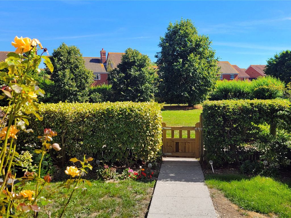 3 bed detached house for sale in Roman Avenue, Angmering, West Sussex BN16, £432,500
