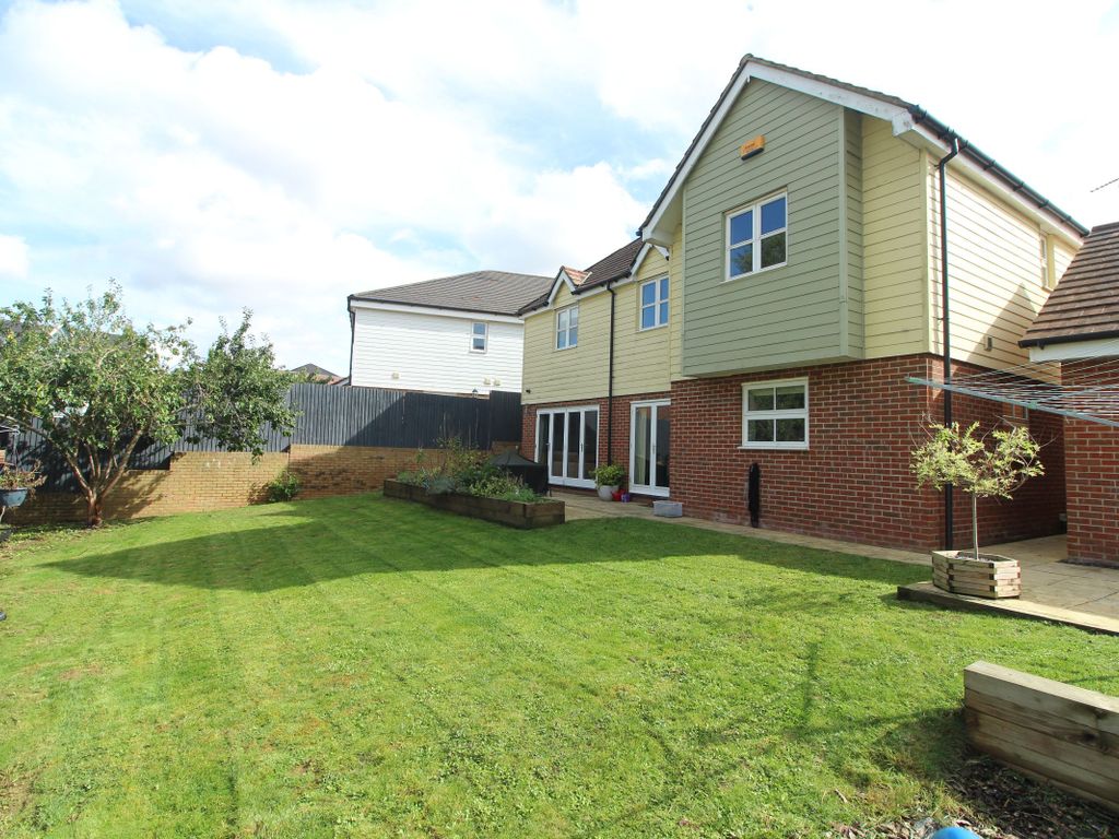 5 bed detached house for sale in High Thorn Piece, Redhouse Park, Milton Keynes MK14, £725,000