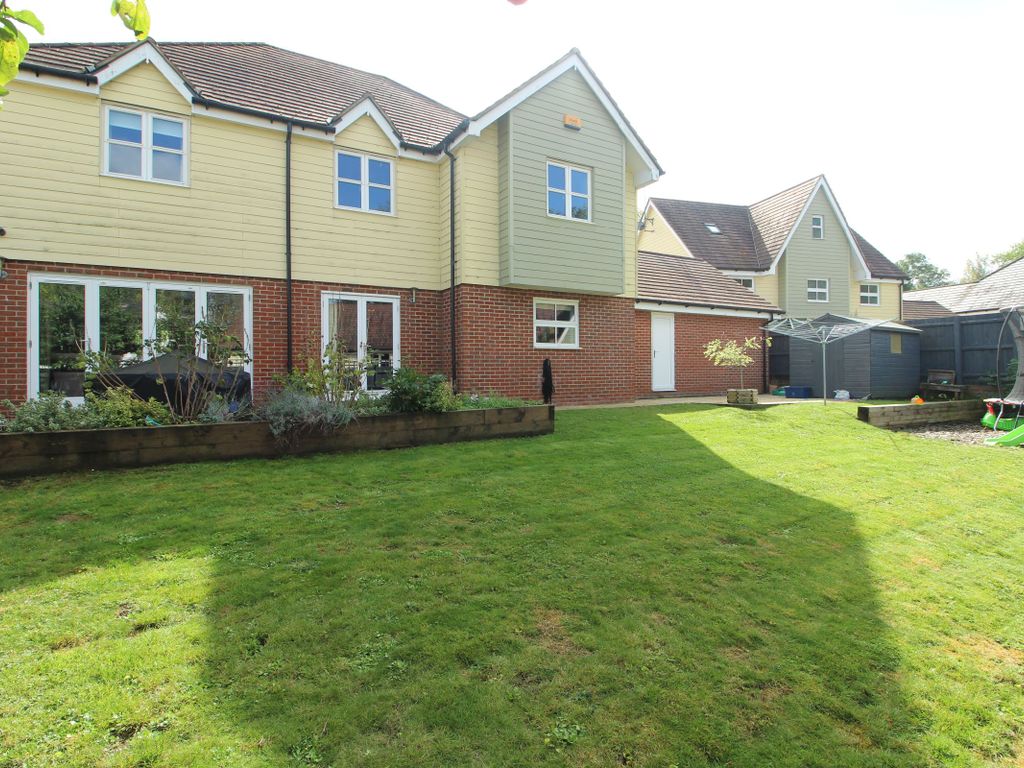 5 bed detached house for sale in High Thorn Piece, Redhouse Park, Milton Keynes MK14, £725,000