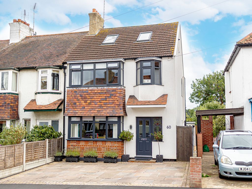 5 bed end terrace house for sale in Edinburgh Avenue, Leigh-On-Sea SS9, £625,000