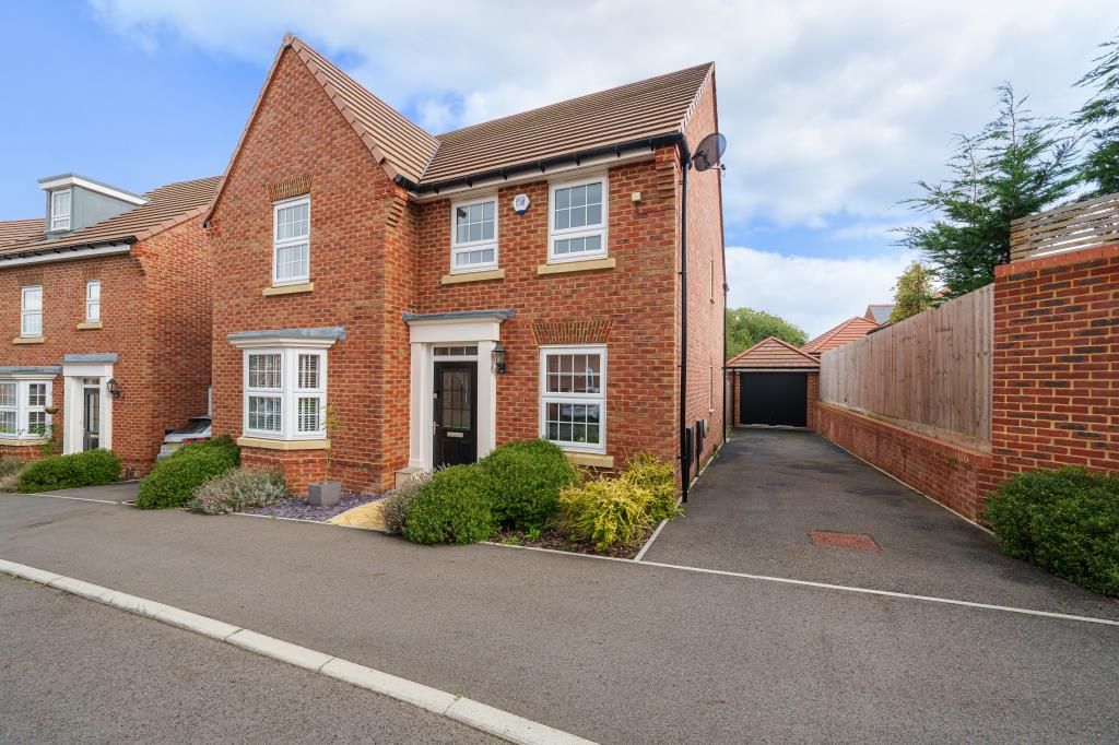 4 bed detached house for sale in Newbury, Berkshire RG14, £650,000
