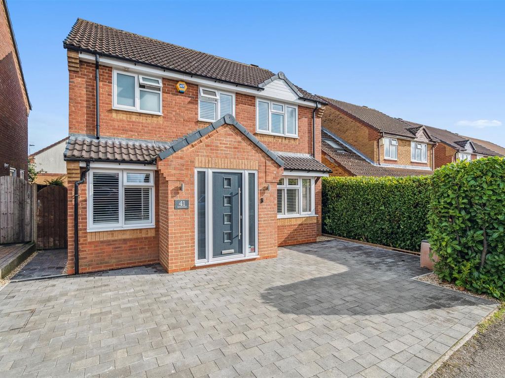 4 bed detached house for sale in Sillswood, Olney MK46, £475,000