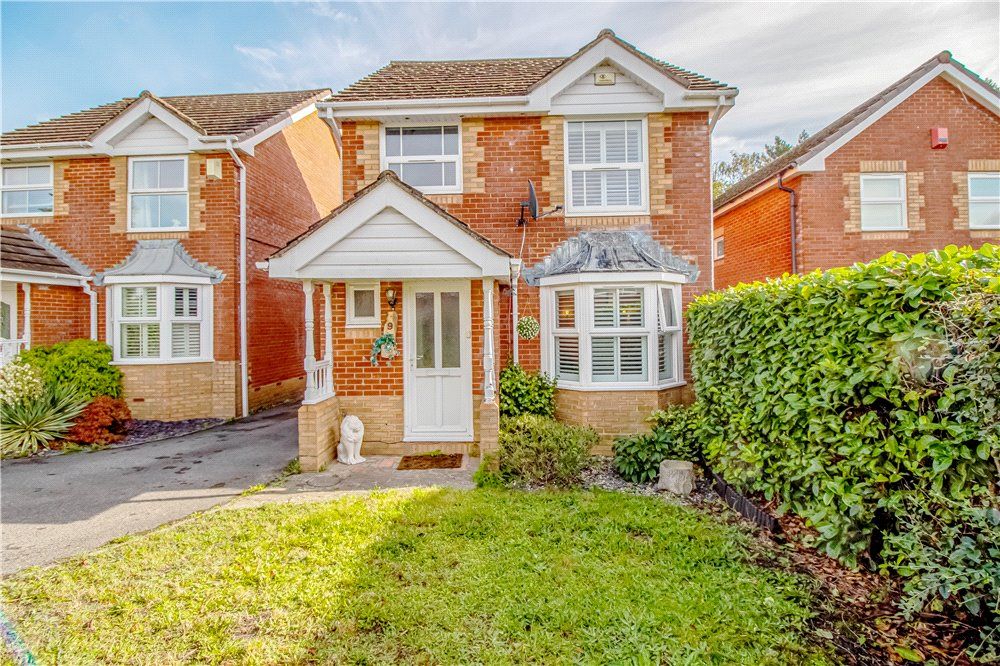 3 bed detached house for sale in Ferndown, Dorset BH22, £350,000