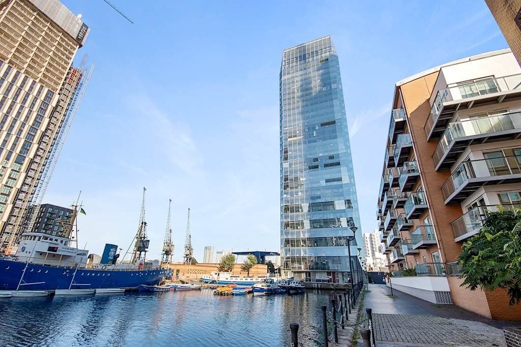 1 bed flat for sale in Dollar Bay Place, London E14, £550,000