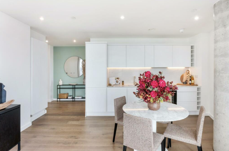 1 bed flat for sale in Salter Street, Canary Wharf, London E14, £592,000