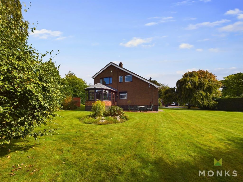 3 bed detached house for sale in Stonehouse Drive, West Felton, Oswestry SY11, £465,000