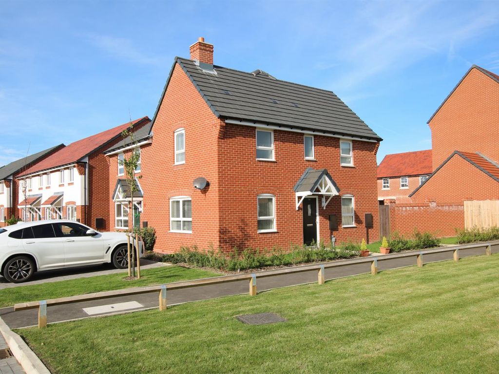 3 bed property for sale in Brewery Lane, Broughton, Aylesbury HP22, £399,950