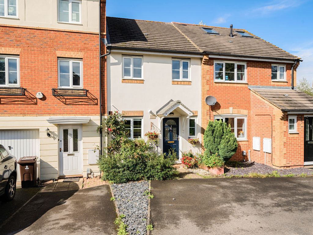 2 bed terraced house for sale in Banbury Close, Wokingham, Berkshire RG41, £400,000