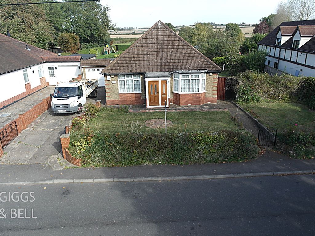 3 bed detached bungalow for sale in Sharpenhoe Road, Streatley, Luton, Bedfordshire LU3, £450,000