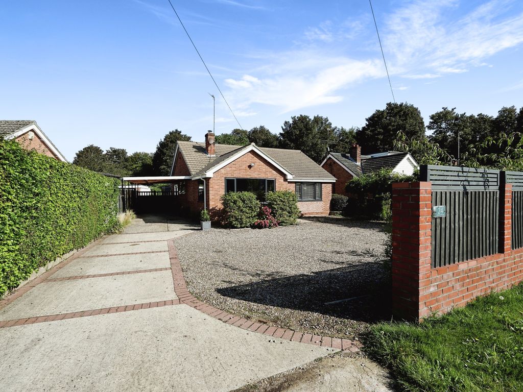 3 bed detached bungalow for sale in Aylsham Road, North Walsham NR28, £490,000