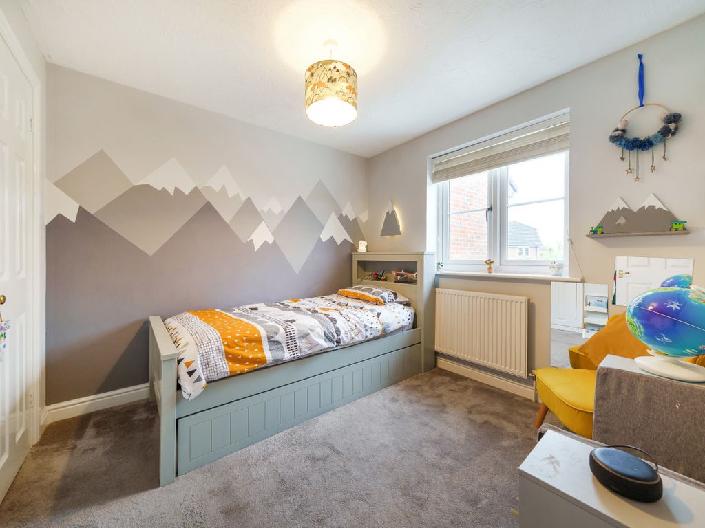 3 bed end terrace house for sale in Park Lane, Binfield, Bracknell, Berkshire RG42, £485,000