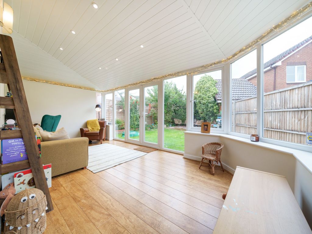 3 bed end terrace house for sale in Park Lane, Binfield, Bracknell, Berkshire RG42, £485,000