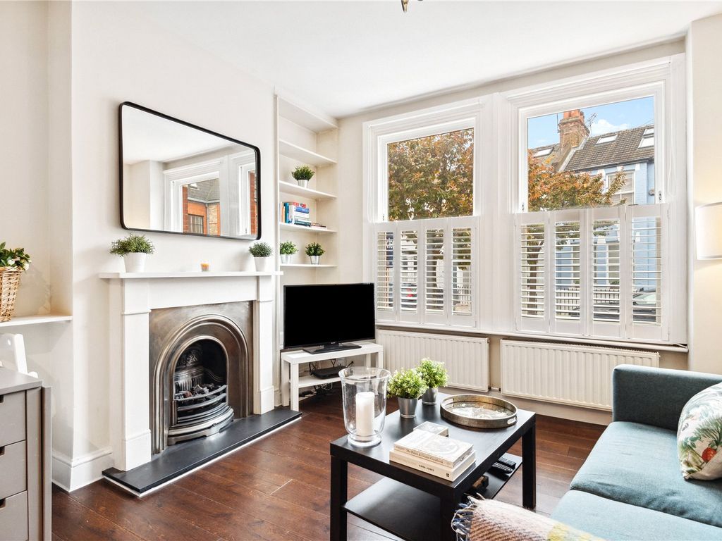 1 bed flat for sale in Brecon Road, London W6, £475,000