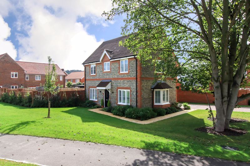 4 bed detached house for sale in Legion Field Crescent, Tring HP23, £725,000