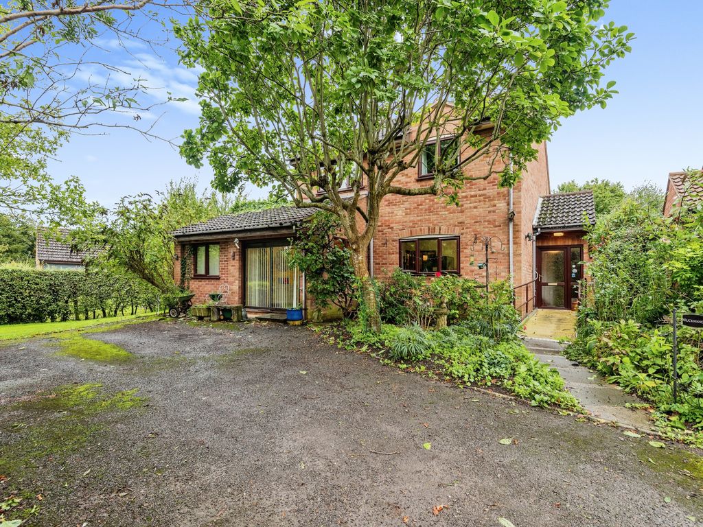 5 bed detached house for sale in Sandhurst Lane, Gloucester GL2, £625,000