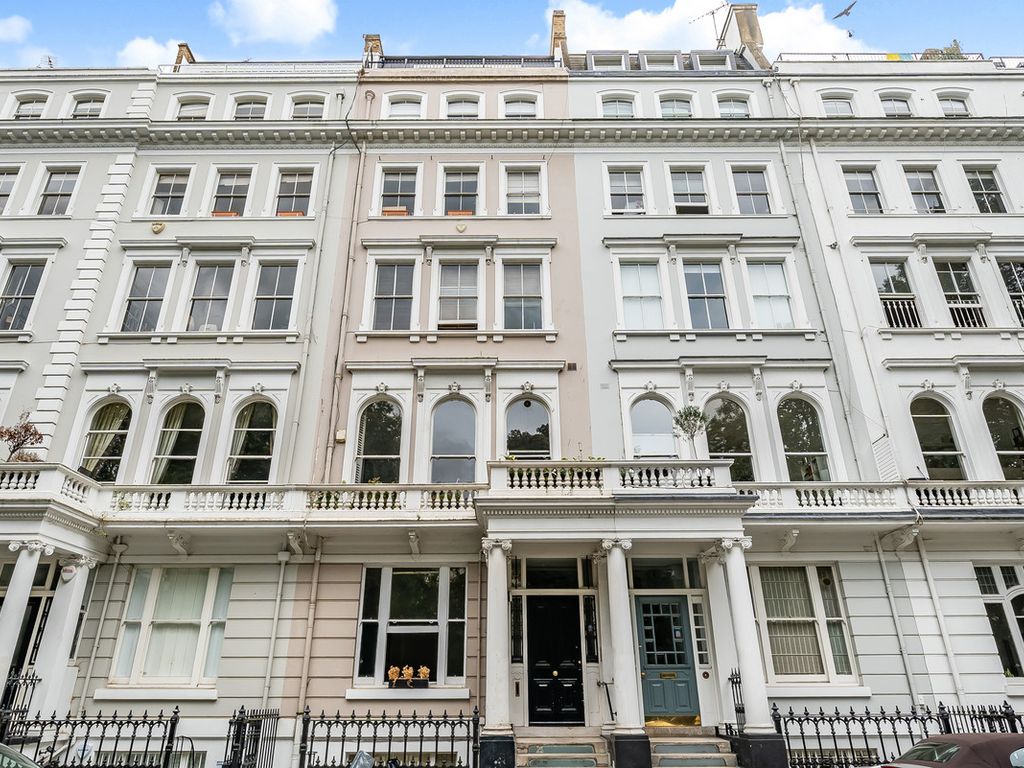 2 bed flat for sale in Cornwall Gardens, London SW7, £1,400,000