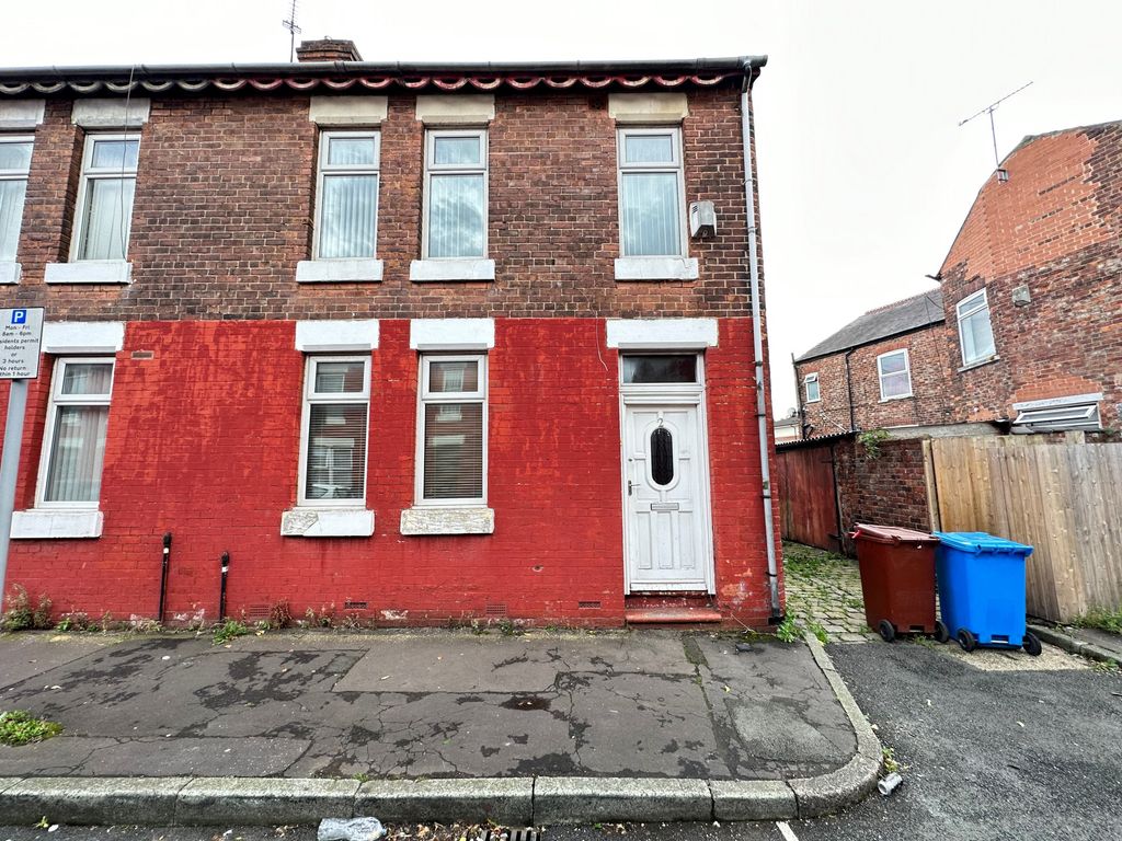 3 bed terraced house to rent in West Grove, Manchester M13, £1,350 pcm