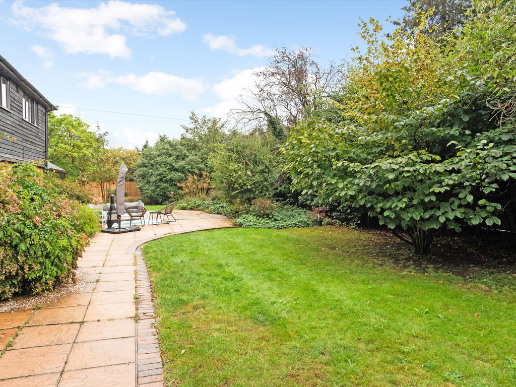 6 bed detached house for sale in Park Lane, Beaconsfield HP9, £1,750,000