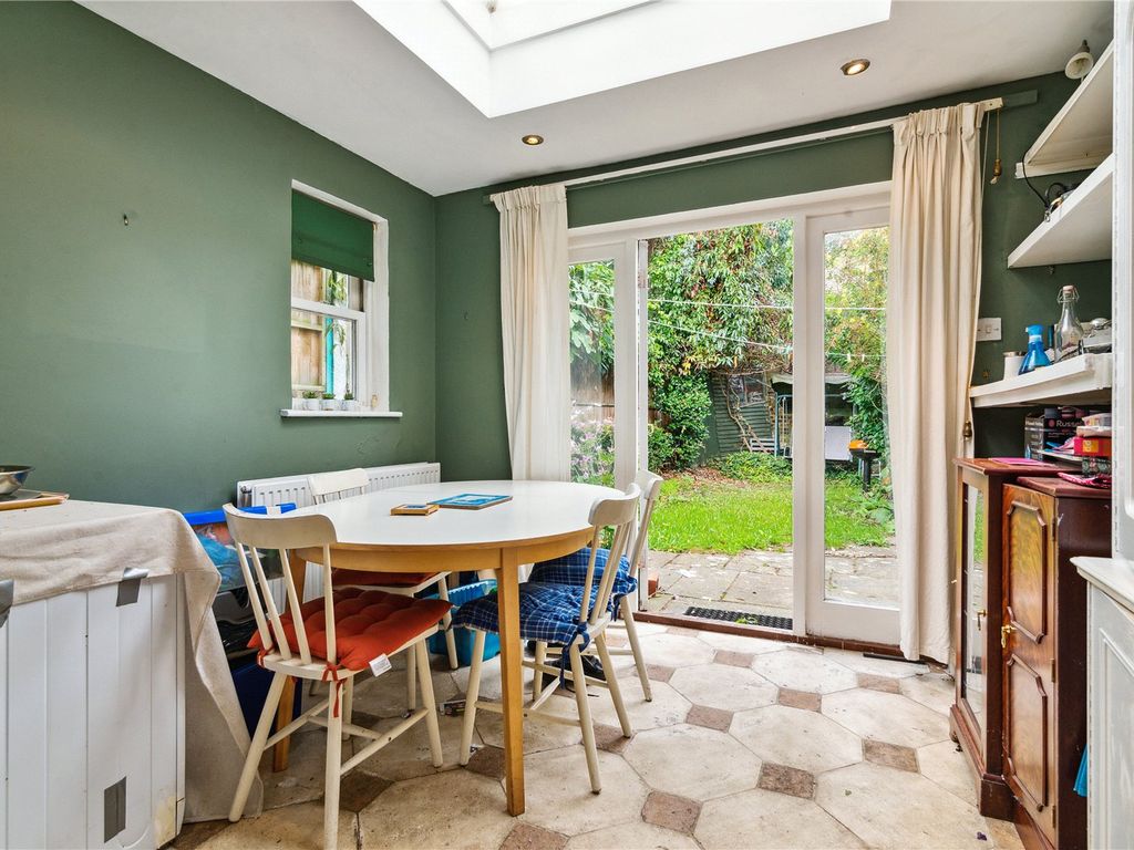 2 bed property for sale in Stanton Road, Barnes SW13, £1,100,000