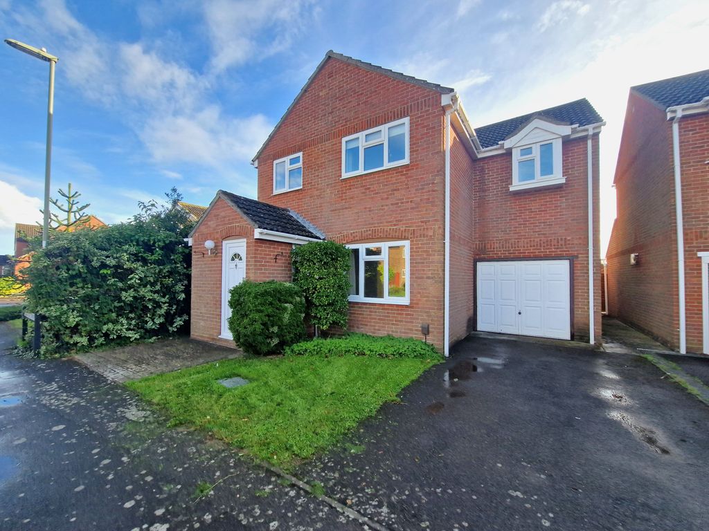 4 bed detached house to rent in Pound Gate Drive, Fareham PO14, £1,900 pcm