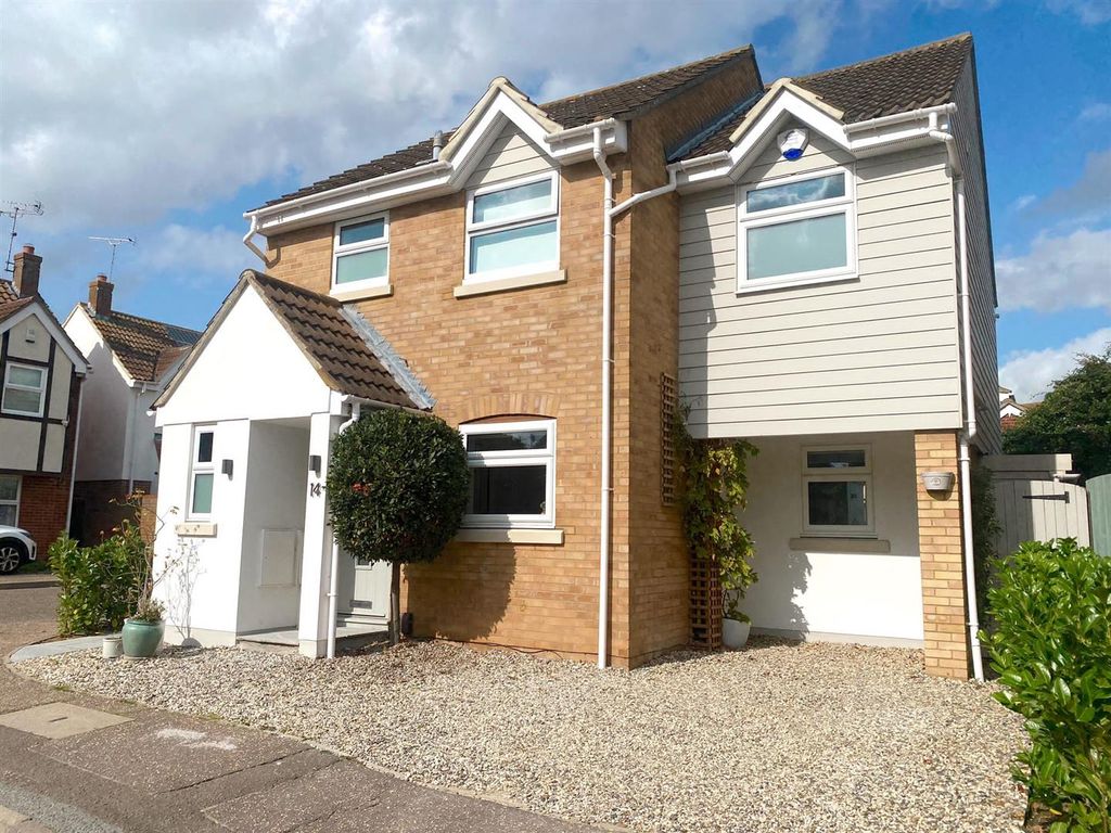 4 bed detached house for sale in Cartwright Walk, Chelmsford CM2, £600,000