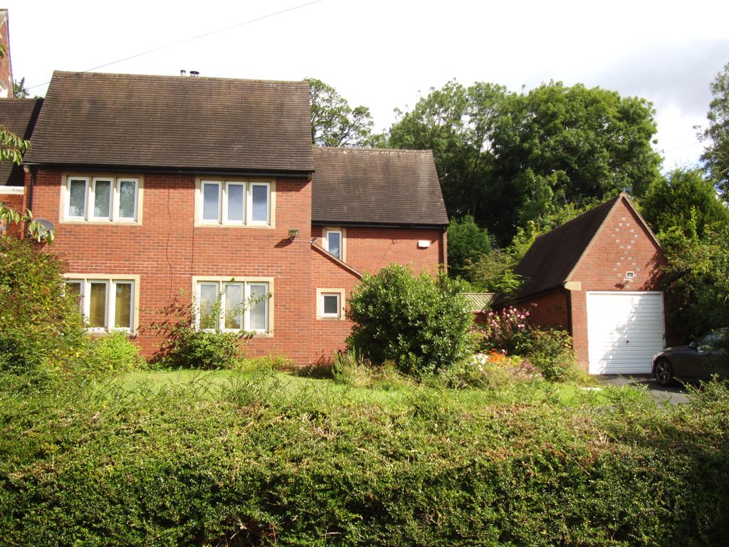 4 bed link-detached house for sale in Vicarage Lane, Pensnett DY5, £425,000
