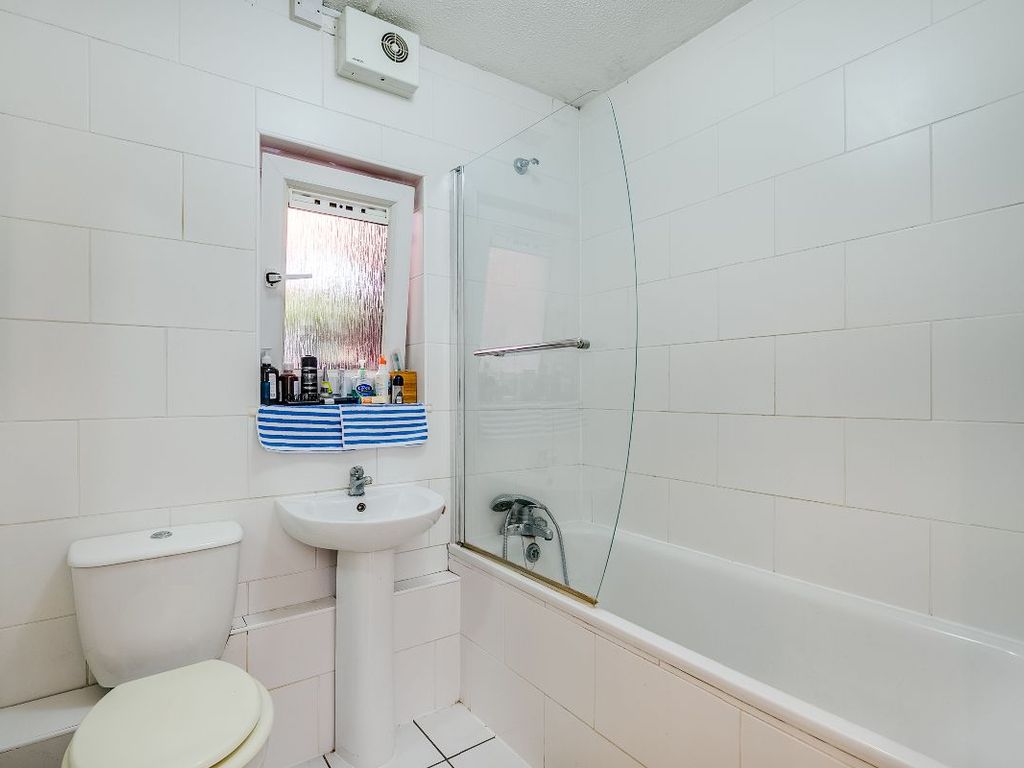1 bed flat for sale in Sheen Road, Richmond TW10, £350,000