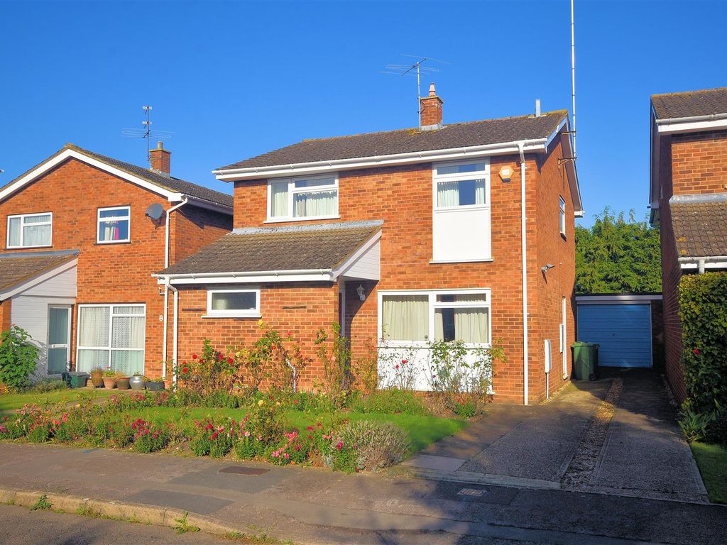 3 bed detached house for sale in Long Plough, Aston Clinton, Aylesbury HP22, £395,000