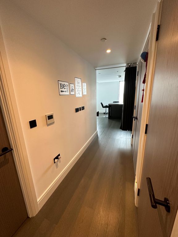 1 bed flat for sale in Albert Embankment, London SE1, £887,000