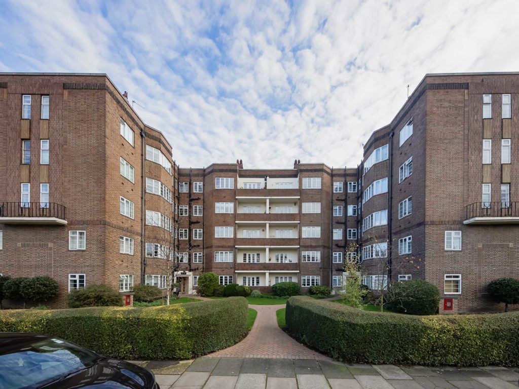2 bed flat for sale in Chiswick Village, London W4, £380,000