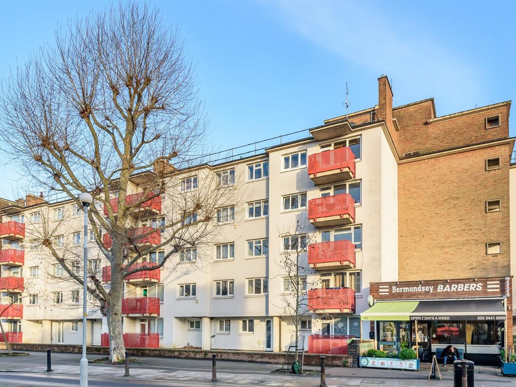 2 bed flat for sale in Linsey Street, London SE16, £350,000