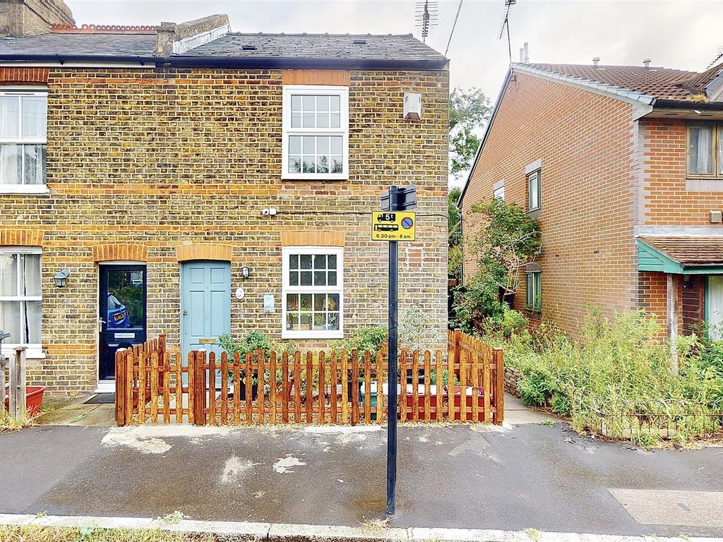 2 bed end terrace house for sale in Oak Lane, Isleworth TW7, £449,950
