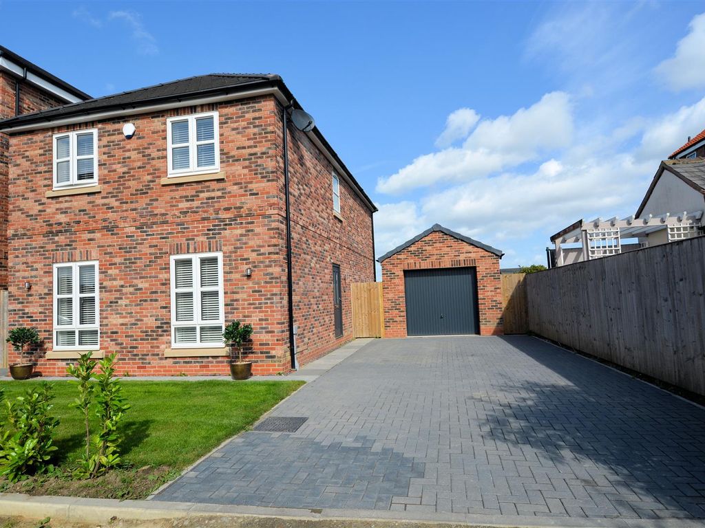 4 bed detached house for sale in St Mary's Place, Station Mews, Church Fenton, Tadcaster LS24, £425,000