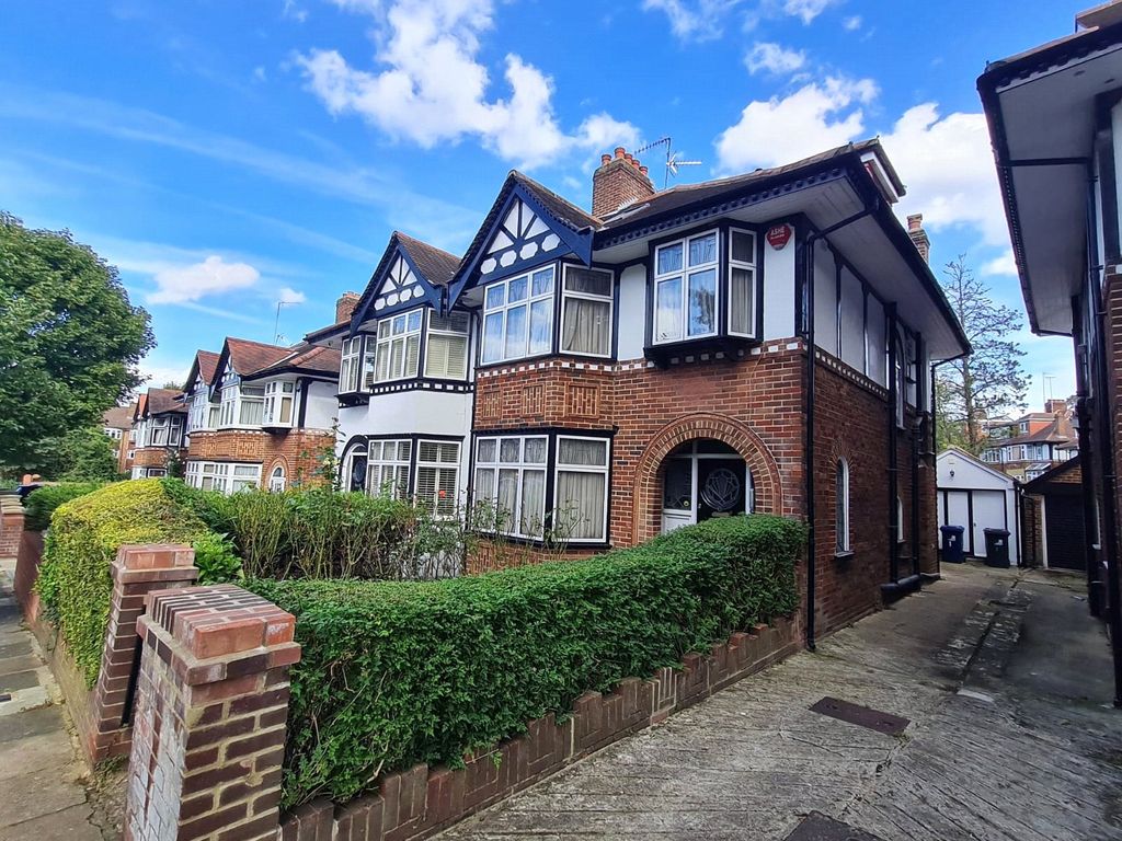 5 bed semi-detached house to rent in Brunswick Gardens, Ealing, London W5, £4,000 pcm