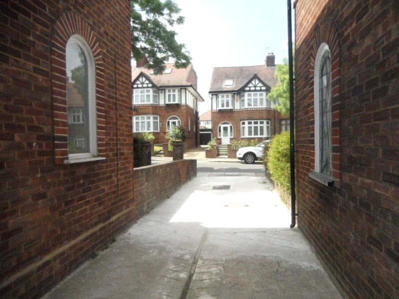 5 bed semi-detached house to rent in Brunswick Gardens, Ealing, London W5, £4,000 pcm
