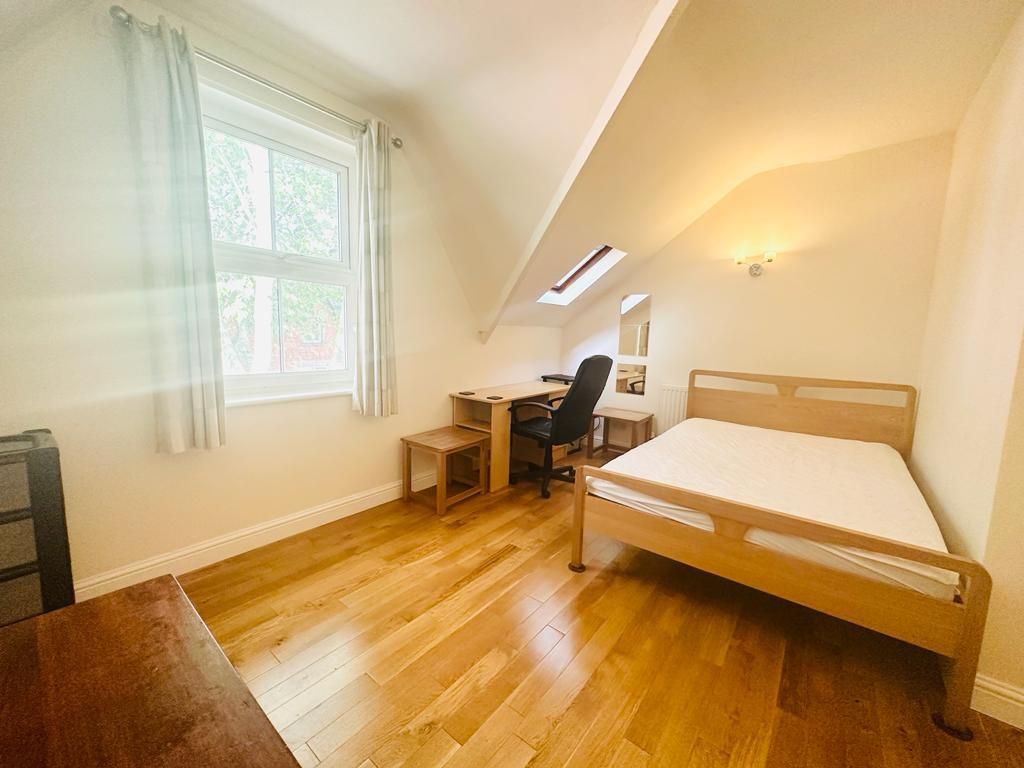 Room to rent in Castle Boulevard, Nottingham NG7, £550 pcm