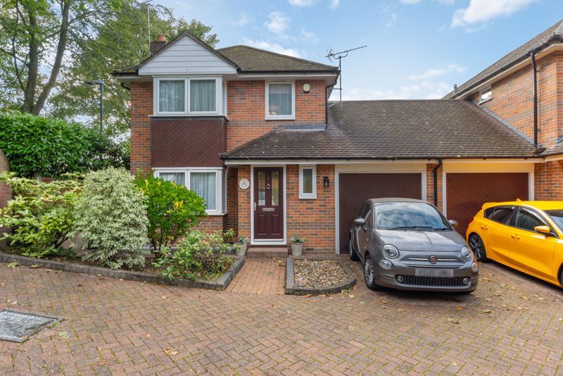 3 bed link-detached house for sale in Rosewood, Sutton SM2, £700,000